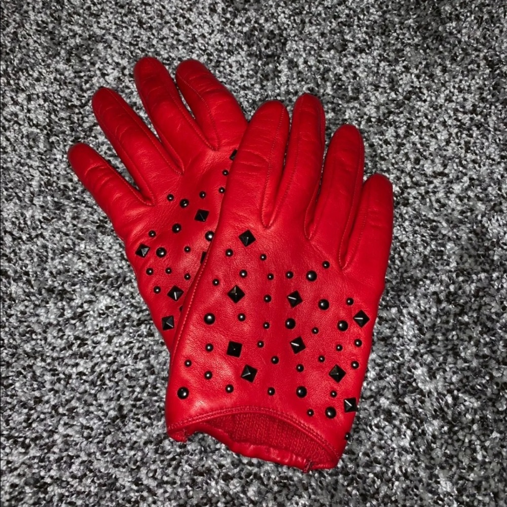 Red bijoux gloves